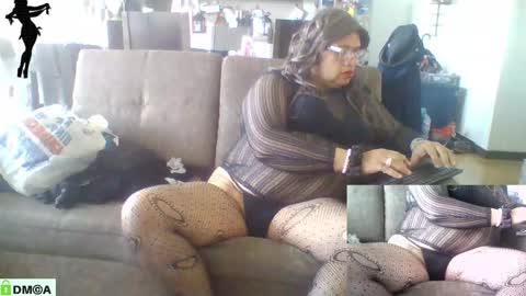 Linda Cross online show from December 3, 4:18 pm