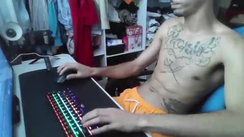 Snapshot of crudosoy chatting on October 27, 4:18 pm Carlo online show from October 27, 4:18 pm