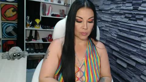 cruela_deviil online show from June 26, 1:00 am