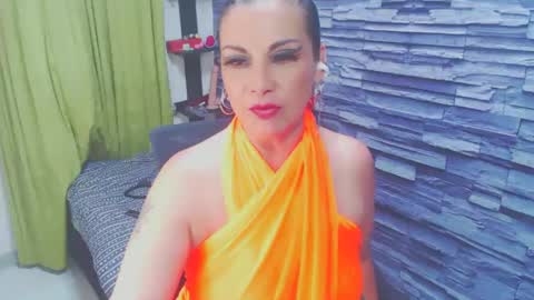 Snapshot of cruela_deviil chatting on January 25, 5:51 am cruela_deviil online show from January 25, 5:51 am