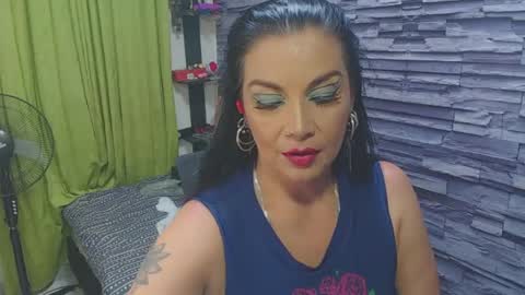 Snapshot of cruela_deviil chatting on March 8, 5:07 am cruela_deviil online show from March 8, 5:07 am