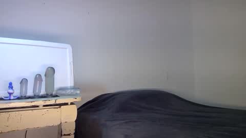 cry_guy online show from October 7, 11:12 pm