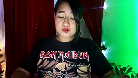 Snapshot of crystal_669 chatting on December 23, 5:28 am carol online show from December 23, 5:28 am