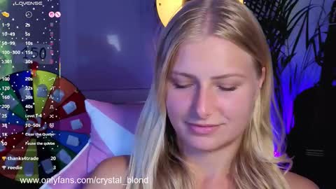 Snapshot of crystal_blond chatting on September 19, 9:07 pm Crystal online show from September 19, 9:07 pm