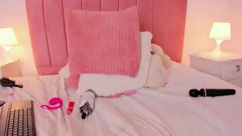  Crystal  online show from November 16, 7:54 am