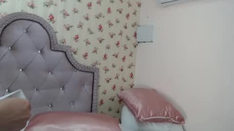 Milf Latina online show from April 13, 12:53 pm