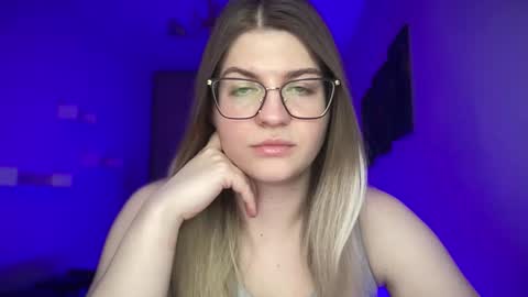 crystalblush01 online show from April 25, 12:40 pm