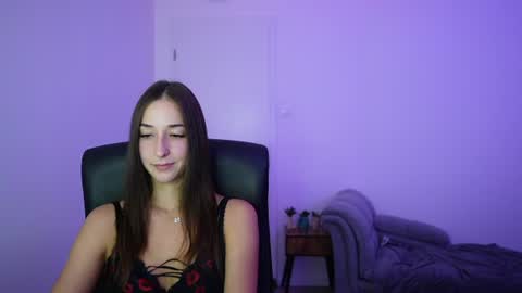 Crystalbrunette18 online show from July 3, 4:34 pm