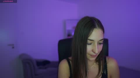 Crystalbrunette18 online show from April 24, 6:43 pm