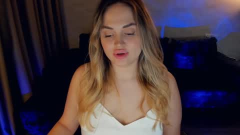 Snapshot of crystalemily chatting on February 3, 10:21 pm crystalemily online show from February 3, 10:21 pm