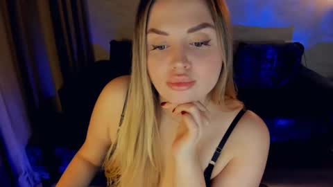 Snapshot of crystalemily chatting on March 1, 7:15 pm crystalemily online show from March 1, 7:15 pm