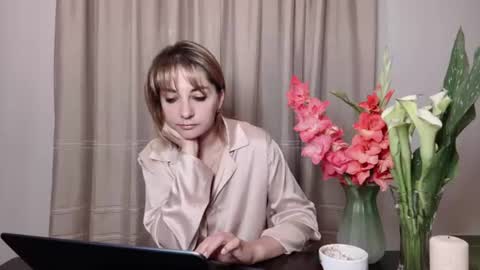 Mary online show from July 30, 9:15 pm