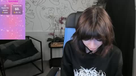Snapshot of crystallbloom chatting on September 16, 1:51 am crystallbloom online show from September 16, 1:51 am