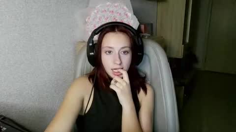 Snapshot of crystallkris chatting on December 5, 1:53 am Kristina online show from December 5, 1:53 am