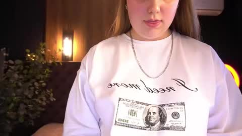 crystallpaws_ online show from May 21, 5:58 am
