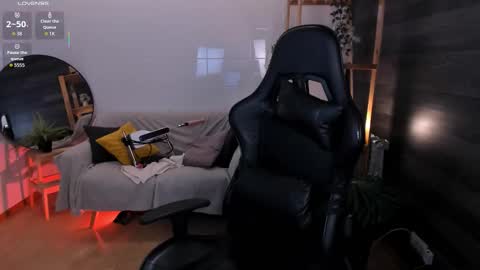 Mia online show from October 5, 2:24 pm