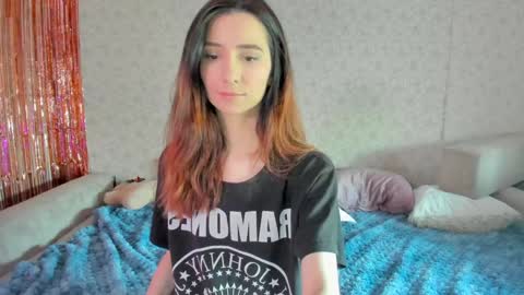 Snapshot of crystalnut chatting on February 5, 4:37 am Maria online show from February 5, 4:37 am