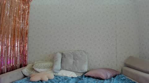 Snapshot of crystalnut chatting on January 22, 5:26 am Maria online show from January 22, 5:26 am