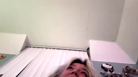 crystalovahhhh online show from July 19, 8:39 am