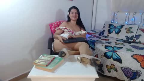 Snapshot of crystalvans chatting on March 6, 4:30 am Cristal online show from March 6, 4:30 am