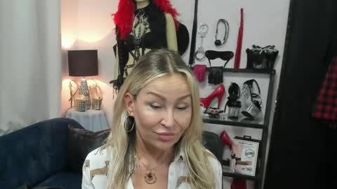 CrystalHotty online show from May 26, 5:24 am