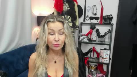 CrystalHotty online show from November 13, 6:05 am