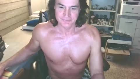 Snapshot of cucuforcocopuffs chatting on January 3, 4:44 am Yup... kinda old but Stop in and say hello online show from January 3, 4:44 am