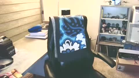 Snapshot of cucuforcocopuffs chatting on September 13, 5:21 am Yup... kinda old but Stop in and say hello online show from September 13, 5:21 am