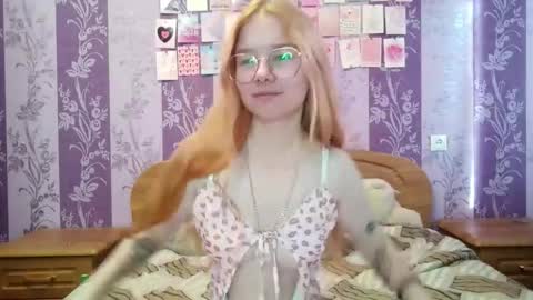 Sia online show from October 18, 7:01 am