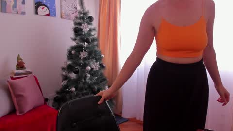 Leonela online show from December 17, 6:42 pm