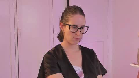 Leonela online show from May 2, 6:03 pm