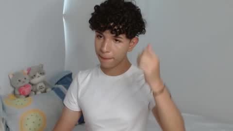 Snapshot of cuddly_twinkie chatting on January 16, 7:41 pm Cuddly online show from January 16, 7:41 pm
