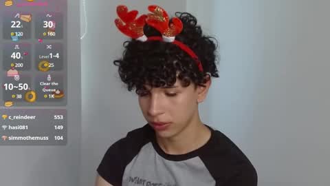 Snapshot of cuddly_twinkie chatting on December 16, 7:43 pm Cuddly online show from December 16, 7:43 pm