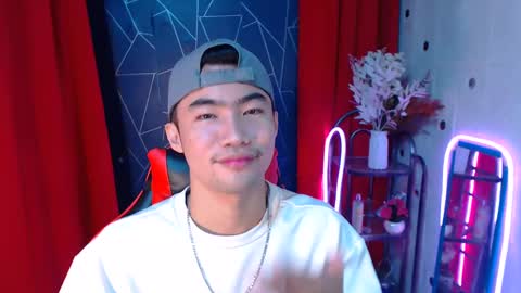 Snapshot of cumhavefun25 chatting on December 18, 6:35 pm ask me online show from December 18, 6:35 pm