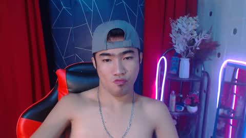 Snapshot of cumhavefun25 chatting on December 6, 12:22 pm ask me online show from December 6, 12:22 pm