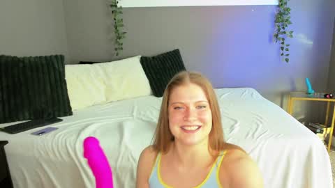 Snapshot of cumplaycouple chatting on January 8, 10:06 pm Marie and Tom online show from January 8, 10:06 pm