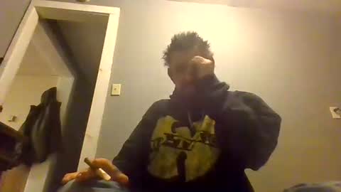 Snapshot of cuntreeboy68 chatting on December 8, 2:57 am Bash online show from December 8, 2:57 am