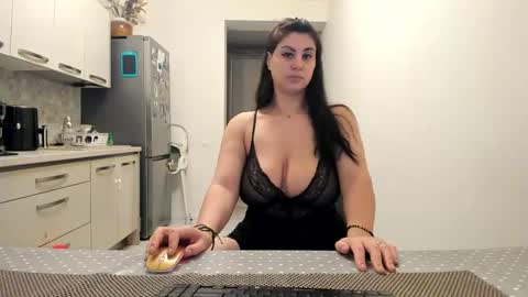 Snapshot of cuplu29 chatting on February 20, 7:52 pm maria alex online show from February 20, 7:52 pm