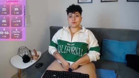 Snapshot of curly_cam_queen chatting on September 19, 3:10 am Bruna online show from September 19, 3:10 am