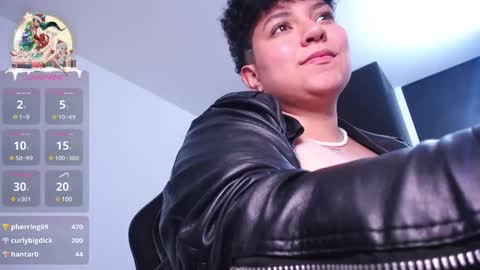 Snapshot of curly_cam_queen chatting on December 22, 7:54 am Bruna online show from December 22, 7:54 am