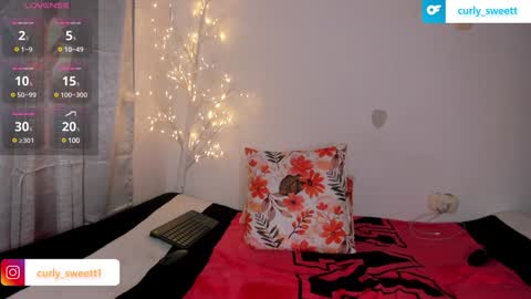 Snapshot of curly_sweett chatting on February 9, 12:28 am Curly - OF- CURLY SWEETT online show from February 9, 12:28 am
