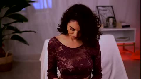 curvedlizzie online show from June 2, 10:45 pm