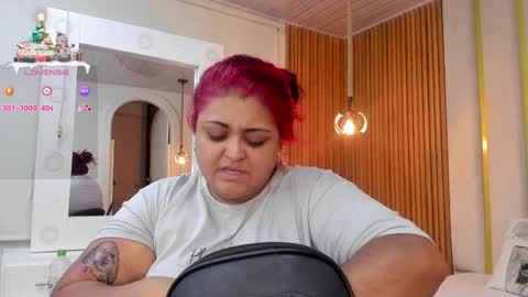 Snapshot of curvy_beauty_ chatting on December 15, 11:23 am  Hanna  online show from December 15, 11:23 am