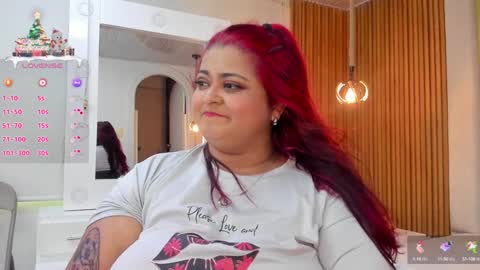 Snapshot of curvy_beauty_ chatting on December 15, 2:27 pm  Hanna  online show from December 15, 2:27 pm