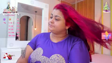 Snapshot of curvy_beauty_ chatting on December 17, 11:17 am  Hanna  online show from December 17, 11:17 am