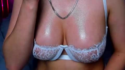 Snapshot of curvy_dynamite chatting on February 25, 7:52 am Sammy online show from February 25, 7:52 am