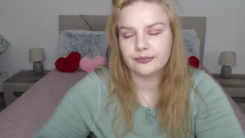 curvyanna13 online show from March 5, 3:51 pm