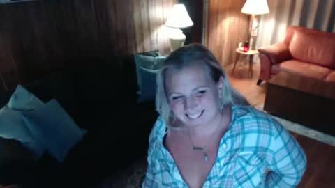 CurvyCanuck online show from November 8, 2:36 am