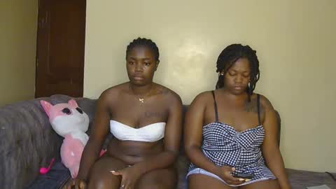 Snapshot of curvyebony1 chatting on February 14, 3:33 am curtis online show from February 14, 3:33 am