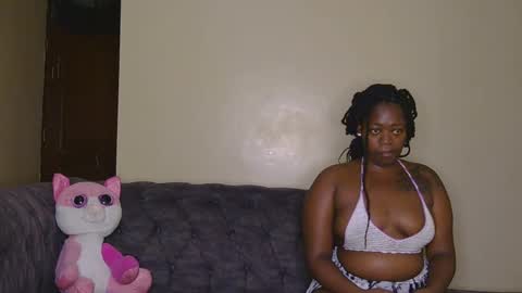 Snapshot of curvyebony1 chatting on February 12, 2:35 am curtis online show from February 12, 2:35 am